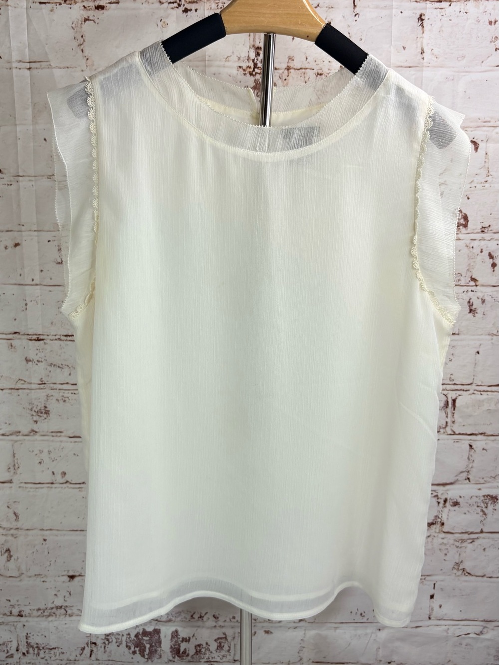 Ann Taylor Cream Sleeveless Chiffon Shell
